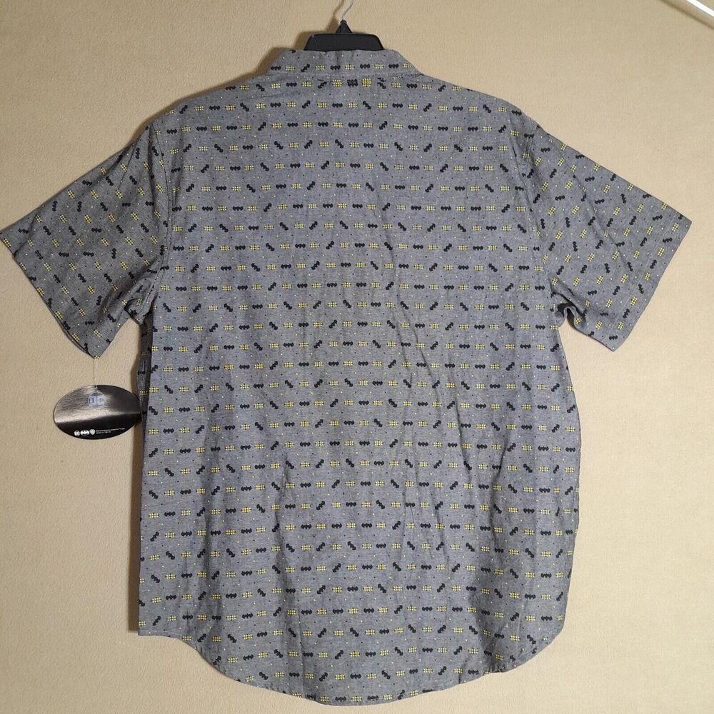 Batman Shirt Men Large Gray Button Up Short Sleeve Batwing DC Comics NEW - Picture 5 of 7